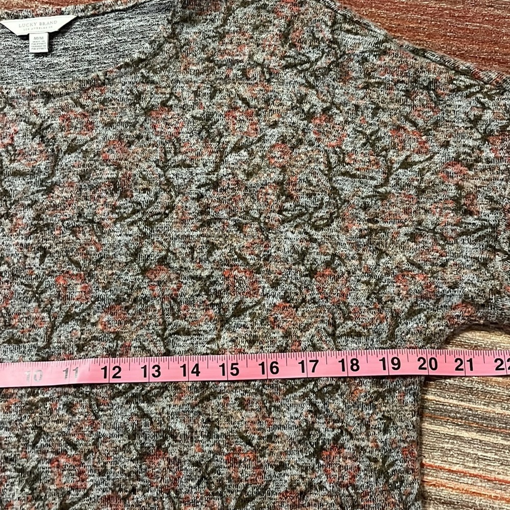Women's Multicolor Sweater - Picture 9 of 10